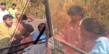 വിനോദയാത്രയ്ക്കിടെ ട്രെക്കിങ് ജീപ്പിന് സമീപം നിന്നു ഫോട്ടോയെടുത്തതിനെ ചൊല്ലി തർക്കം, ജീപ്പ് ഉടമയും സംഘവും യുവാക്കളെ ക്രൂരമായി മർദിച്ചു, സംഭവത്തിൽ എട്ടുപേർക്ക് പരുക്ക്, ഒരു യുവാവിന്റെ മുഖത്തെ പരുക്ക് ​ഗുരുതരം, മർദനത്തിനിടെ മാലയും അടിച്ചുമാറ്റി