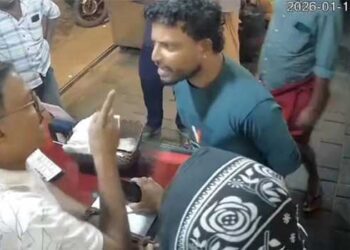 പൊറോട്ട വാങ്ങിയ യുവാവ് ​ഗ്രേവി ചോദിച്ചു, ​ഗ്രേവി വേണമെങ്കിൽ 20 രൂപ വെക്കണമെന്ന് കടയുടമയുടെ ഭാര്യ… പിന്നെ നടന്നത് എടുത്തിട്ടടി… യുവാവ് ഭർത്താവിനെ കടയിൽ നിന്നു പുറത്തേക്കു വലിച്ചിട്ട് കൈയിൽ സൂക്ഷിച്ചിരുന്ന വസ്തു കൊണ്ട് പുരികത്തിൽ കുത്തി, ശരീരത്തിന്റെ പല ഭാഗത്തും മർദിച്ചു, പിടിച്ചുമാറ്റാൻ നോക്കിയപ്പോൾ തനിക്കും ഇടി കിട്ടിയെന്ന് ജുമൈലത്ത്, കേസെടുത്ത് പോലീസ്