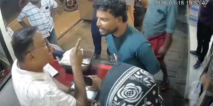 പൊറോട്ട വാങ്ങിയ യുവാവ് ​ഗ്രേവി ചോദിച്ചു, ​ഗ്രേവി വേണമെങ്കിൽ 20 രൂപ വെക്കണമെന്ന് കടയുടമയുടെ ഭാര്യ… പിന്നെ നടന്നത് എടുത്തിട്ടടി… യുവാവ് ഭർത്താവിനെ കടയിൽ നിന്നു പുറത്തേക്കു വലിച്ചിട്ട് കൈയിൽ സൂക്ഷിച്ചിരുന്ന വസ്തു കൊണ്ട് പുരികത്തിൽ കുത്തി, ശരീരത്തിന്റെ പല ഭാഗത്തും മർദിച്ചു, പിടിച്ചുമാറ്റാൻ നോക്കിയപ്പോൾ തനിക്കും ഇടി കിട്ടിയെന്ന് ജുമൈലത്ത്, കേസെടുത്ത് പോലീസ്