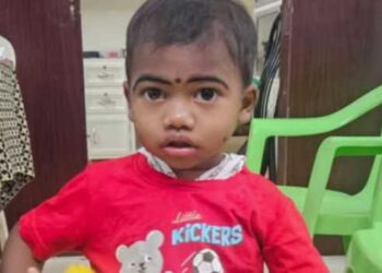 ട്രെയിനിൽ രണ്ടു വയസുള്ള കുഞ്ഞിനെ ഉപേക്ഷിച്ച് മാതാപിതാക്കൾ കടന്നുകളഞ്ഞു, കുഞ്ഞിന്റെ രക്ഷിതാക്കളെ കണ്ടെത്താനുള്ള ശ്രമത്തിൽ, സംസ്ഥാന വ്യാപക തെരച്ചിൽ!! കുട്ടി മലയാളിയാണോയെന്ന് വ്യക്തതയില്ലെന്ന് പോലീസ്