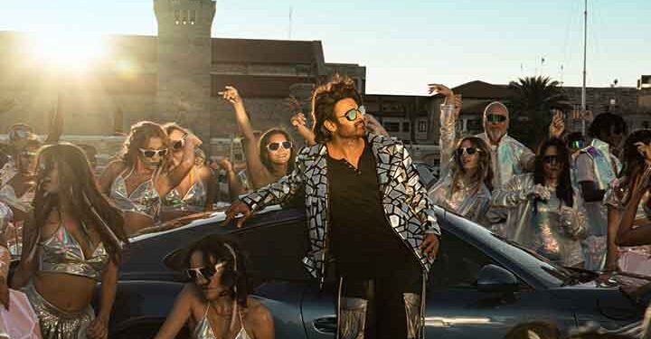 തലമുറകളേറ്റെടുത്ത ആ ഹിറ്റ് ഗാനം വീണ്ടും! പ്രഭാസ് ചിത്രം ‘രാജാസാബി’ലൂടെ പുതിയ രൂപത്തിൽ പുതിയ ഭാവത്തിൽ ബപ്പി ലാഹിരി – ഉഷ ഉതുപ്പ് ഒന്നിച്ച ‘നാച്ചെ നാച്ചെ’, പ്രൊമോ വീഡിയോ പുറത്ത്