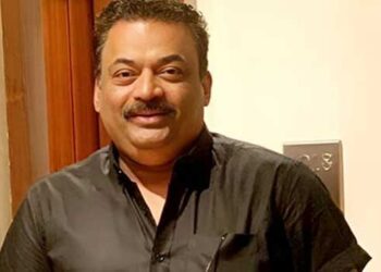 ഇടതു നെഞ്ചിലൂടെ തുളച്ചു കയറിയ വെടിയുണ്ട ഹൃദയത്തെയും ശ്വാസകോശത്തെയും കീറിമുറിച്ച് പിൻഭാഗത്തുകൂടി പുറത്തു കടന്നു, തോക്ക്  നെഞ്ചിൽ ചേർത്തുവച്ച് ഒറ്റത്തവണ വെടിയുതിർത്തു!!  സി.ജെ റോയിയുടെ മരണം അന്വേഷിക്കുക  പ്രത്യേക സംഘം