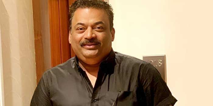 ഇടതു നെഞ്ചിലൂടെ തുളച്ചു കയറിയ വെടിയുണ്ട ഹൃദയത്തെയും ശ്വാസകോശത്തെയും കീറിമുറിച്ച് പിൻഭാഗത്തുകൂടി പുറത്തു കടന്നു, തോക്ക്  നെഞ്ചിൽ ചേർത്തുവച്ച് ഒറ്റത്തവണ വെടിയുതിർത്തു!!  സി.ജെ റോയിയുടെ മരണം അന്വേഷിക്കുക  പ്രത്യേക സംഘം