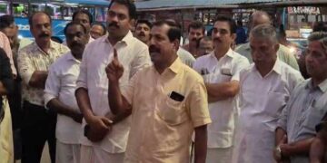 ‘എംഎൽഎ ഓഫീസിലേക്ക് മാർച്ചുമായി വന്നാൽ കയ്യുംകെട്ടി നോക്കി നിൽക്കില്ല, ഇന്നത്തേത് സാമ്പിൾ വെടിക്കെട്ട്, ആരെങ്കിലും എന്തെങ്കിലും പറയുന്നത് കേട്ടുകൊണ്ട് ചെങ്കൊടിക്ക് നേരെ വന്നാൽ നിവർന്ന് പോകില്ല, പാർട്ടിയെ വെല്ലുവിളിക്കാൻ മുന്നോട്ട് വന്നാൽ അത് നല്ലതിനാകില്ല, തടി കേടാക്കേണ്ടി വരും’- നടുറോഡിൽ സിപിഎം നേതാവിന്റെ ഭീഷണി