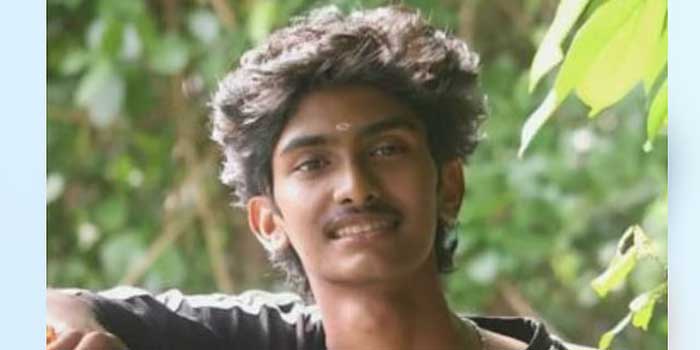 സ്കൂൾ വാർഷികം ആഘോഷിക്കാൻ മദ്യക്കുപ്പിയുമായി വിദ്യാർഥി ക്ലാസിലെത്തി, അധ്യാപകർ രക്ഷിതാവിനെ വിളിച്ച ശേഷം വിദ്യാർഥിയെ വീട്ടിലേക്കയച്ചു, പിന്നാലെ പ്ലസ് ‌ടു വിദ്യാർഥി ജീവനൊടുക്കിയ നിലയിൽ