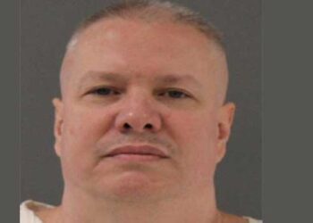 താൻ ഇനി ഡാരൻ കെയിനൊപ്പം ജീവിക്കാൻ ആഗ്രഹിക്കുന്നതായി കാമുകി, പുറത്തുപോയി തോക്കുമായെത്തിയ മുൻ കാമുകൻ ആദ്യം യുവതിയുടെ ആൺസുഹൃത്തിനെ കൊലപ്പെടുത്തി, രക്ഷപ്പെടാൻ ശ്രമിച്ച കാമുകിടെ മുഖത്ത് വെടിവെച്ചു!!1 998 ലെ ഇരട്ടക്കൊലക്കേസിൽ ഈ വർഷത്തെ ആദ്യ വധശിക്ഷ നടപ്പാക്കി ടെക്സസ്, കഴിഞ്ഞ വർഷം നടത്തിയത് 47 വധശിക്ഷകൾ