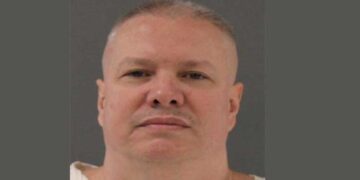 താൻ ഇനി ഡാരൻ കെയിനൊപ്പം ജീവിക്കാൻ ആഗ്രഹിക്കുന്നതായി കാമുകി, പുറത്തുപോയി തോക്കുമായെത്തിയ മുൻ കാമുകൻ ആദ്യം യുവതിയുടെ ആൺസുഹൃത്തിനെ കൊലപ്പെടുത്തി, രക്ഷപ്പെടാൻ ശ്രമിച്ച കാമുകിടെ മുഖത്ത് വെടിവെച്ചു!!1 998 ലെ ഇരട്ടക്കൊലക്കേസിൽ ഈ വർഷത്തെ ആദ്യ വധശിക്ഷ നടപ്പാക്കി ടെക്‌സസ്, കഴിഞ്ഞ വർഷം നടത്തിയത് 47 വധശിക്ഷകൾ