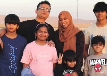 ഹൃദയം നുറുങ്ങുന്ന വേദനയിൽ വീൽ ചെയറിലിരുന്ന് പൊന്നുമക്കൾക്ക് വിട നൽകി പിതാവ്, എല്ലുപൊടിയുന്ന വേദനയിൽ ആശുപത്രിക്കിടക്കയിൽ വച്ച് അവസാനമായി മക്കളെ ഒരു നോക്ക് കണ്ട് റുക്സാന… നാലു സഹോദരങ്ങൾ ഒരുമിച്ച് യാത്രയായി… ഇനി ഇസ തനിച്ച്….