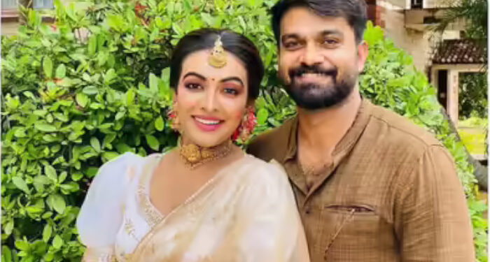 എനിക്ക് എന്റെ ഭർത്താവിനെ നഷ്ടപ്പെട്ടു… അദ്ദേഹത്തിന് ഇപ്പോൾ കുഞ്ഞിനെ മാത്രമേ കാണാൻ കഴിയുന്നുള്ളൂ, കുഞ്ഞിനായി കരിയറും  ആരോഗ്യവും ത്യാഗം ചെയ്ത തന്നെ ചേര്‍ത്തുപിടിക്കാന്‍ ആരുമില്ല, ഭര്‍ത്താവ് ഉറങ്ങുന്നത് പോലും മറ്റൊരു മുറിയില്‍, വൈകാരിക കുറിപ്പുമായി നടി ദുര്‍ഗ കൃഷ്ണ