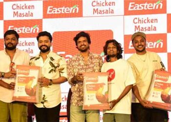 രുചിപ്പാട്ടിന്റെ ‘ചിക്കൻ സോങ് ‘;  ലോക ചിക്കൻ കറി ദിനത്തിൽ കോഴിക്കറിയുടെ കഥ പറഞ്ഞ് ഈസ്റ്റേണിന്റെ ‘ചിക്കൻ സോങ് ‘