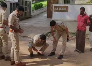 സ്കൂൾ ബസ് പോയയുടൻ റോഡിൽ പൊട്ടിത്തെറി, സ്ഫോടക വസ്തു പൊട്ടിത്തെറിച്ചത് ബസിന്റെ ടയർ കയറിയിറങ്ങി, ഡ്രൈവറുടെ പരാതിയിൽ കേസെടുത്ത് അന്വേഷണം ആരംഭിച്ചു, അപകടത്തിൽപ്പെട്ടത് വിദ്യാർഥികളുമായി പോയ ബസ്