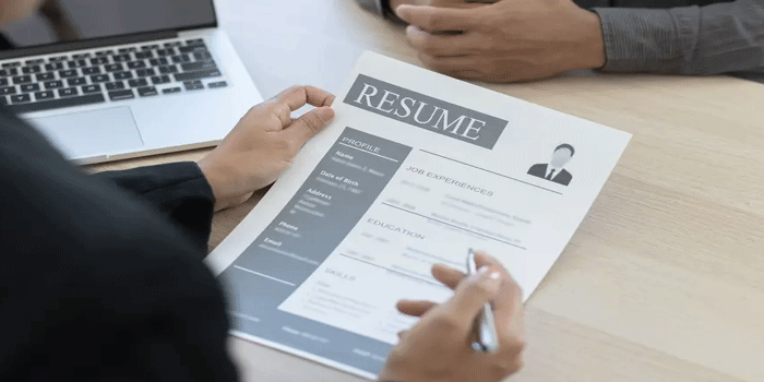 സൗദിയിൽ സ്വദേശിവൽക്കരണം പ്രായോ​ഗിക തലത്തിലേയ്ക്ക്: ജനറൽ മാനേജർ ഉൾപ്പെടെ നാല് തസ്തികകളിൽ ഇനി വിദേശികളെ പരി​ഗണിക്കില്ല; സൗദി പൗരന്മാർക്ക് ഉയർന്ന തൊഴിലവസരങ്ങൾ ഉറപ്പാക്കാൻ നീക്കം