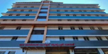 അസഹ്യമായ വയറുവേദനയെ തുടർന്ന് രണ്ടു തവണ ആശുപത്രിയിലെത്തിയെങ്കിലും പരിശോധിക്കാതെ മടക്കി അയച്ചു!!  പ്രസവം കഴിഞ്ഞ് രണ്ടര മാസത്തിനു ശേഷം ശരീരത്തിൽ നിന്ന് തുണിക്കഷ്ണം പുറത്തുവന്നു, വയനാട് മെഡി.കോളേജിൽ ചികിത്സാപിഴവെന്ന് ആരോപണം, മെഡിക്കൽ ഓഫീസർക്കും ആരോ​ഗ്യമന്ത്രിക്കും പരാതി നൽകി യുവതി