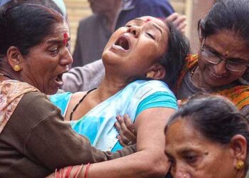 ഇന്ത്യയിൽ ഏറ്റവും മാലിന്യ മുക്തമെന്ന് ഊറ്റംകൊണ്ട മധ്യപ്രദേശ് ഇന്ന് കുടിവെള്ളത്തിന്റെ പേരിൽ നിരപരാധികളുടെ ശവപ്പറമ്പായി മാറുന്നു, മരണം അനൗദ്യോഗിമായി 15 എന്ന് റിപ്പോർട്ടുകൾ വരുമ്പോഴും കൃത്യമായ കണക്ക് പുറത്തുവിടാതെ ബിജെപി, മൗനം പാലിച്ച് ദേശീയ മാധ്യമങ്ങൾ, ബിജെപി സർക്കാർ സംഖ്യകൾ കുറച്ചുകാണിക്കുന്നത് പ്രതിച്ഛായ രക്ഷിക്കാനെന്ന് കോൺഗ്രസ്