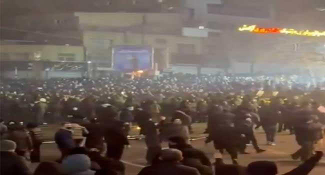 ഇറാനിൽ പ്രക്ഷോഭകാരികൾക്കുവേണ്ടി ഇനി കളത്തിലിറങ്ങി കളിക്കുക ട്രംപ്? ഖമനേയിയെ താഴെയിറക്കാൻ എന്തു സഹായവും വാ​ഗ്ദാനം ചെയ്ത് അമേരിക്ക, യുഎസ് ആക്രമിച്ചാൽ ഇസ്രയേലിലെ യുഎസ് താവളങ്ങൾ തകർക്കുമെന്ന് ഇറാൻ… ത്രിശങ്കുവിൽ ഇസ്രയേൽ