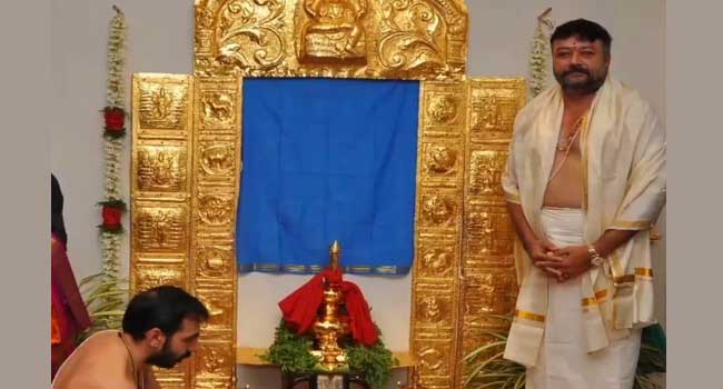 ശബരിമല ശ്രീകോവിലിലേക്കു പുതുതായി നിർമിച്ച സ്വർണപ്പാളികൾ വീട്ടിൽ പൂജയ്ക്കു വച്ചാൽ ഐശ്വര്യമുണ്ടാകുമെന്ന് പോറ്റി പറഞ്ഞു, 40 വർഷമായി ശബരിമലയിൽ ദർശനം നടത്തുന്നു, പോറ്റിയുമായി അവിടെവച്ചുള്ള പരിചയം, ഉണ്ണിക്കൃഷ്ണൻ വഴി ഗോവർധനനെ പരിചയപ്പെട്ടു!! നടൻ ജയറാമിന്റെ മൊഴിയെ‌ടുത്ത് എസ്ഐടി