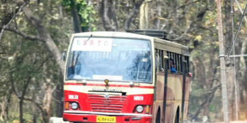 അപകടകരമായ രീതിയില്‍ വാഹനം ഓടിച്ചു, ചോദ്യം ചെയ്ത യാത്രക്കാര്‍ക്ക് നേരെ അസഭ്യവര്‍ഷം, ബസ് ഓടിക്കുന്നതിനിടെ പിന്നോട്ട് നോക്കി ബഹളം വച്ചു, കെഎസ്ആര്‍ടിസി ഡ്രൈവര്‍ക്കെതിരെ പരാതിയുമായി യാത്രക്കാരി