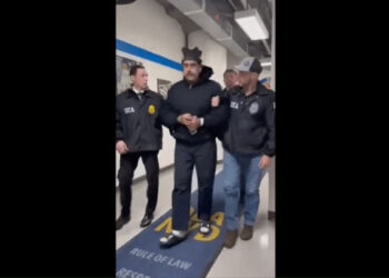 ‘പ്രതി പിടിയിലായി’… കൈകളില്‍ വിലങ്ങും ചുറ്റും സൈനികരും, നിക്കോളാസ് മഡുറോയുടെ ചിത്രം പുറത്തുവിട്ട് അമേരിക്ക