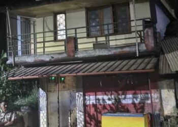 മകനെ കാണാൻ ഭാര്യവീട്ടുകാർ അനുവദിക്കുന്നില്ലെന്നു പരാതി, പിന്നാലെ ഭാര്യാമാതാപിതാക്കളെ വെട്ടിക്കൊലപ്പെടുത്തി, നാലുവയസുകാരൻ മകനും വെട്ടേറ്റു, ​കുഞ്ഞിന്റെ പരുക്ക് ഗുരുതരം, കൊലയ്ക്ക് ശേഷം സ്വയം കൈയുടെ ഞരമ്പുമുറിച്ച് ഓടി രക്ഷപെട്ട പ്രതിയെ പിടികൂടി, ദമ്പതികളെ കൊലപ്പെടുത്തിയത് വളർത്തുമകളുടെ ഭർത്താവ്