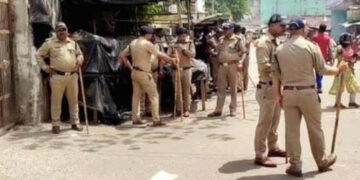 ഇറച്ചിക്കടയില്‍ ബീഫ് വിറ്റുവെന്നാരോപണം, അക്രമം അഴിച്ചുവിട്ട് ബജ്‌രംഗ്ദള്‍ പ്രവര്‍ത്തകര്‍, പിക്ക് അപ് വാന്‍ കത്തിച്ചു, കാറും സ്കൂട്ടറും അടിച്ചുതകര്‍ത്തു, ഒഡിഷയില്‍ നിരോധനാജ്ഞ