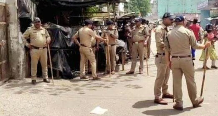 ഇറച്ചിക്കടയില്‍ ബീഫ് വിറ്റുവെന്നാരോപണം, അക്രമം അഴിച്ചുവിട്ട് ബജ്‌രംഗ്ദള്‍ പ്രവര്‍ത്തകര്‍, പിക്ക് അപ് വാന്‍ കത്തിച്ചു, കാറും സ്കൂട്ടറും അടിച്ചുതകര്‍ത്തു, ഒഡിഷയില്‍ നിരോധനാജ്ഞ