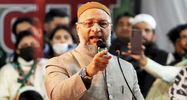 ‘യു ക്യാൻ… ട്രംപിന് കഴിയുമെങ്കിൽ, മോദിജീ, നിങ്ങൾക്കും അതിന് കഴിയും’…ഞമ്മള് കേട്ടത് ട്രംപിന്റെ സേന മഡുറോയെ പിടികൂടി അമേരിക്കയിലേക്ക് കൊണ്ടുപോയെന്നാണ്… ട്രംപിന് മഡുറോയെ അയാളുടെ രാജ്യത്തുനിന്ന് തട്ടിക്കൊണ്ടുപോകാൻ കഴിയുമെങ്കിൽ, നിങ്ങൾക്ക് പാക്കിസ്ഥാനിൽ പോയി 26/11 ഭീകരാക്രമണ സൂത്രധാരനെ ഇന്ത്യയിലേക്ക് കൊണ്ടുവരാൻ കഴിയും- ഒവൈസി