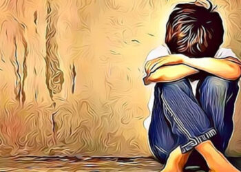 വീട്ടിലെത്തിയപ്പോള്‍ കണ്ടത്  മകനുമായി ലൈംഗിക ബന്ധത്തിലേര്‍പ്പെടുന്ന ഭാര്യയെ, വിവാഹ മോചനം ആവശ്യപ്പെട്ട് ഭര്‍ത്താവ്, നിരന്തരം ലൈംഗികമായി പീഡിപ്പിച്ചിരുന്നതായി 15 കാരന്‍