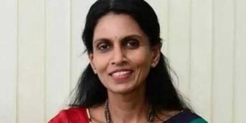 പക വീട്ടിയതോ? സ്റ്റാൻഡിങ് കമ്മിറ്റി തെരഞ്ഞെടുപ്പിൽ ബാലറ്റിൽ ഒപ്പിടാതെ ആർ, ശ്രീലേഖ, വോട്ട് അസാധുവായി, സാധാരണക്കാരെങ്കിൽ ഓക്കെ, സംസ്ഥാനത്തെ ഉന്നത പോലീസ് ഉദ്യോഗസ്ഥയായിരുന്ന ഒരാൾ ബാലറ്റിൽ ഒപ്പിടാൻ മറന്നുപോയത് സ്വാഭാവികമല്ല- പ്രതിപക്ഷം