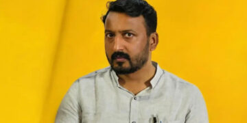 രാഹുല്‍ സംസാരിച്ചത് വര്‍ഷങ്ങളോളം പരിചയമുള്ളയാളെപ്പോലെ, ഭര്‍ത്താവിനെ ഉപേക്ഷിക്കാന്‍ നിരന്തരം നിര്‍ബന്ധിച്ചു, മൂന്ന് കുട്ടികളെ വേണമെന്ന് വാശിപിടിച്ചു,  നല്ലൊരു അച്ഛനായിരിക്കുമെന്ന് വാഗ്ദാനവും, രാഹുല്‍ മാങ്കുട്ടത്തിലിന്റെ പീഡന ലിസ്റ്റില്‍ നിരവധി വീട്ടമ്മമാരും അവിവാഹിതകളും