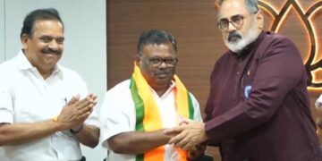 “എന്നെ ഉപദ്രവിക്കരുത് എന്ന് പലപ്പോഴും ആവശ്യപ്പെട്ടു, പലതും സഹിച്ചു… ഞാനാരെയും കൂടെ ക്ഷണിച്ചിട്ടില്ല, പ്രസ്ഥാനത്തിൽ നിന്ന് ആരേയും അടർത്തിമാറ്റാനില്ല!! പൂർണമായി ബിജെപിയിൽ എന്ന് ഇപ്പോൾ പറയില്ല”… മുൻ എംഎൽഎ എസ് രാജേന്ദ്രനൊപ്പം മറ്റു രണ്ടുപേർ കൂടി ബിജെപിയിൽ, എട്ടാം തീയതി നൂറുകണക്കിനാളുകൾ ബിജെപിയിലെത്തും- രാജീവ് ചന്ദ്രശേഖർ