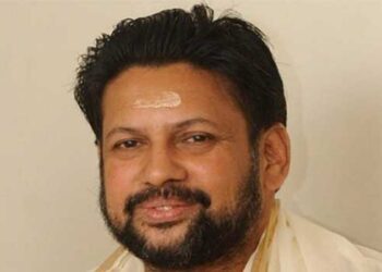 വെള്ളപ്പൊക്കത്തിൽ കുറച്ചുപണം നഷ്ടമായിട്ടുണ്ടെന്ന് തന്ത്രി, തിരുവല്ലയിലെ പൊട്ടിയ ബാങ്കിലിട്ട് തന്ത്രിക്ക് നഷ്ടമായത് ഒന്നും രണ്ടും രൂപയല്ല രണ്ടരക്കോടിയെന്ന് എസ്ഐടിയുടെ കണ്ടെത്തൽ… കോടികൾ നഷ്ടമായിട്ടും കണ്ഠര് രാജീവര് ഒരിടത്തും പരാതി നൽകാത്തതിൽ ദുരൂഹത, എല്ലാം തോണ്ടിപ്പുറത്തിടാനൊരുങ്ങി എസ്ഐടി