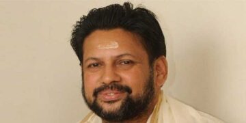 വെള്ളപ്പൊക്കത്തിൽ കുറച്ചുപണം നഷ്ടമായിട്ടുണ്ടെന്ന് തന്ത്രി, തിരുവല്ലയിലെ പൊട്ടിയ ബാങ്കിലിട്ട് തന്ത്രിക്ക് നഷ്ടമായത് ഒന്നും രണ്ടും രൂപയല്ല രണ്ടരക്കോടിയെന്ന് എസ്ഐടിയുടെ കണ്ടെത്തൽ… കോടികൾ നഷ്ടമായിട്ടും കണ്ഠര് രാജീവര് ഒരിടത്തും പരാതി നൽകാത്തതിൽ ദുരൂഹത, എല്ലാം തോണ്ടിപ്പുറത്തിടാനൊരുങ്ങി എസ്ഐടി