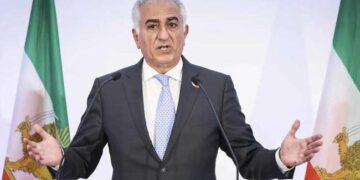 ഇറാൻ കലുഷിതം!! ‘ലക്ഷ്യം വെറും പ്രതിഷേധമല്ല, നഗര കേന്ദ്രങ്ങൾ കൈപ്പിടിയിലാക്കുക, പ്രതിഷേധങ്ങൾ രൂക്ഷമായ സാഹചര്യത്തിൽ ഞാൻ അവിടെ വേണം’- പ്രവാസ ജീവിതം അവസാനിപ്പിക്കുന്നതായി സൂചന നൽകി മുൻ ഇറാൻ കിരീടാവകാശി!! അമേരിക്കയ്ക്ക് മരണം’ മുദ്രാവാക്യങ്ങൾ മുഴങ്ങുന്ന ദൃശ്യങ്ങൾ ടിവിയിൽ സംപ്രേഷണം ചെയ്ത് ഖാമനെയി