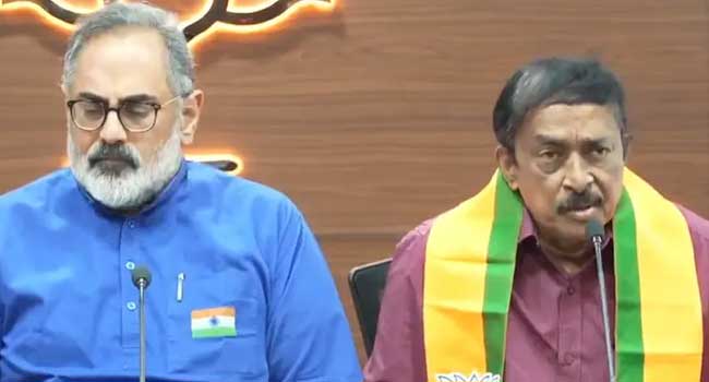 ‘ദ്രവിച്ച ആശയങ്ങൾക്ക് ഇനി പ്രസക്തിയില്ല, ബിജെപി വർഗീയവാദികളാണെന്നാണ് പറയുന്നത്, നിർഭാഗ്യവശാൽ എന്റെ പാർട്ടി കുറച്ചു മാസങ്ങളായി നടത്തി വരുന്നത് വർഗീയ വിഭജനത്തിന് വേണ്ടിയുള്ള ശ്രമങ്ങളാണ്… ബിജെപിയുടെ വികസന ആശയങ്ങളിൽ പ്രതീക്ഷ, ഇനി മുതൽ ശബ്ദിക്കുക ബിജെപിക്കുവേണ്ടി മാത്രം’!! ചാനൽ ചർച്ചകളിലെ സജീവ ഇടതുശബ്ദം റെജി ലൂക്കോസ് ബിജെപിയിൽ