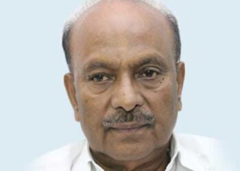 കേസെടുത്തപ്പോൾ മുതൽ ആശുപത്രിയിൽ പോയി കിടക്കുകയാണല്ലോ, ഒരു ഉന്നത പോലീസ് ഉദ്യോഗസ്ഥന്റെ അച്ഛനല്ലേ, എന്തൊക്കെ അസംബന്ധങ്ങളാണ് സംസ്ഥാനത്ത് നടക്കുന്നത്… ഹൈക്കോടതിയുടെ വിമർശനം കൊള്ളേണ്ടിടത്ത് കൊണ്ടു, കെ പി ശങ്കരദാസ് അറസ്റ്റിൽ!! അറസ്റ്റ് ചെയ്തത് ഐസിയുവിൽ നിന്ന് റൂമിലേക്ക് മാറ്റിയയുടൻ