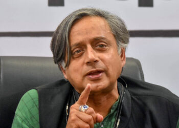 മുസ്ത ഫിസുര്‍ റഹ്മാന്‍ ഒരു ക്രിക്കറ്റ് താരം മാത്രമാണ്, അദ്ദേഹം ആക്രമണങ്ങളെ അനുകൂലിച്ചിട്ടില്ല, രാഷ്ട്രീയത്തിന്റെ ഭാരം ക്രിക്കറ്റിനു മേല്‍ കെട്ടിവെക്കരുതെന്ന് ശശി തരൂര്‍