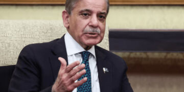 ലോകരാജ്യങ്ങൾക്ക് മുന്നിൽ കൈനീട്ടേണ്ടിവരുന്നത് അങ്ങേയറ്റം ലജ്ജാവഹം, നാണക്കേട്കൊണ്ട് തല കുനിയുന്നു, വേറെ വഴിയില്ലാതെ പല നിബന്ധനകള്‍ക്കും വഴങ്ങുകയാണ്- പാക് പ്രധാനമന്ത്രി  ഷെഹ്ബാസ് ഷെരീഫ്