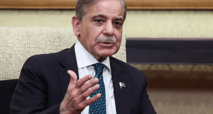 ലോകരാജ്യങ്ങൾക്ക് മുന്നിൽ കൈനീട്ടേണ്ടിവരുന്നത് അങ്ങേയറ്റം ലജ്ജാവഹം, നാണക്കേട്കൊണ്ട് തല കുനിയുന്നു, വേറെ വഴിയില്ലാതെ പല നിബന്ധനകള്‍ക്കും വഴങ്ങുകയാണ്- പാക് പ്രധാനമന്ത്രി  ഷെഹ്ബാസ് ഷെരീഫ്