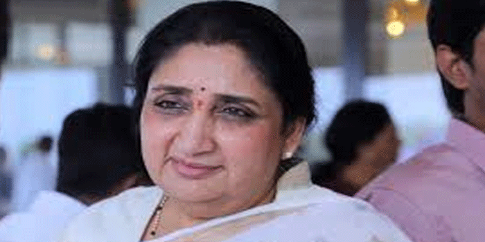 മഹാരാഷ്ട്രയുടെ ആദ്യ വനിതാ ഉപമുഖ്യമന്ത്രിയാകാൻ അജിത് പവാറിന്റെ ഭാര്യ സുനേത്ര പവാർ; സത്യപ്രതിഞ്ജ ഉടൻ