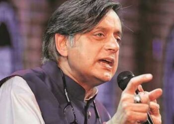 തെറ്റിദ്ധാരണയുടെ ആവശ്യമില്ല, 17 വർഷം പാർട്ടിക്കൊപ്പം പ്രവർത്തിച്ച താൻ പാർട്ടി ലൈനിൽ നിന്ന് അകന്നുപോയിട്ടില്ല, തെരഞ്ഞെടുപ്പ് പ്രചാരണത്തില്‍ സജീവമായി പ്രവര്‍ത്തിക്കും!! മുഖ്യമന്ത്രിയാവാന്‍ അര്‍ഹതയുള്ള പലരും പാര്‍ട്ടിയിലുണ്ട്, തെരഞ്ഞെടുപ്പിന് ശേഷം കൂടിയാലോചിച്ച് തീരുമാനിക്കും- ശശി തരൂർ