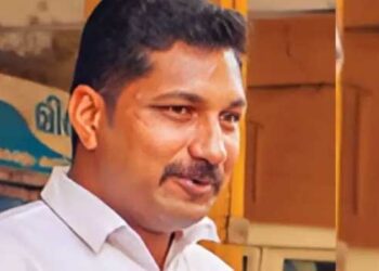 പോലീസ് സ്റ്റേഷനിലിട്ട് റൂൾത്തടിക്ക് ഉരുട്ടി, ഇരുകരണത്തും അടി, എസ്ഐയുടെ ക്രൂരമർദനത്തിൽ നട്ടെല്ലിന് പരുക്കുപറ്റി മാസങ്ങളോളം ആശുപത്രി കിടക്കയിൽ, ഒടുവിൽ പറയുന്നു താൻ 12 വർഷം പ്രണയിച്ച് കൂടെകൂട്ടിയവളെ ക്രൂരമായി ബലാത്സം​ഗം ചെയ്ത് കൊന്നു കെട്ടിത്തൂക്കിയത് മറ്റൊരാളാണെന്ന്… ടിഞ്ചു മൈക്കിൾ കൊലക്കേസിൽ ടിജിൻ ഇന്ന് സ്വതന്ത്രൻ