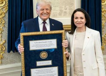 ഏറെ കാത്ത് കൊതിച്ചിരുന്ന നോബൽ സമ്മാനം ട്രംപിന്റെ കൈകളിൽ!! നൊബേൽ സമ്മാനം ട്രംപിന് സമ്മാനിച്ച് മരിയ മച്ചാഡോ, നന്ദി മരിയ… അവരെ കാണാൻ സാധിച്ചത് എനിക്ക് ലഭിച്ച വലിയ ബഹുമതി, അവർ ഒരു അസാധ്യ സ്ത്രീ- ട്രംപ്