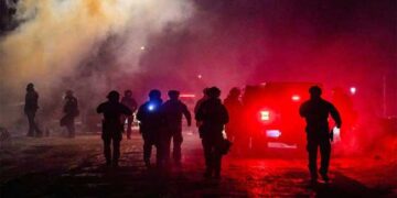 രക്ഷപ്പെടാൻ ശ്രമിച്ച വെനിസ്വേലൻ പൗരനെ വെടിവെച്ചു വീഴ്ത്തി, ‘ഞാൻ വൈകല്യമുള്ള ആളാണെന്ന് പറഞ്ഞിട്ടും, അവർ എന്നെ മൃഗത്തെപ്പോലെ കെട്ടിവലിച്ചു’… യുഎസ് പൗരത്വമുള്ള യുവതി!! മിനസോട്ടയിൽ സൈന്യത്തെ വിന്യസിക്കും, ട്രംപിന്റെ ഭീഷണി, കുടിയേറ്റ നടപടികൾക്കെതിരെ രൂക്ഷ പ്രതിഷേധം…എന്താണ് ഇൻസറക്ഷൻ ആക്ട്?