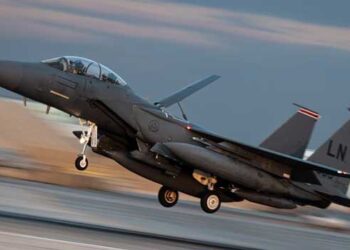 സമാധാനം ലക്ഷ്യമിട്ട് ‘ബോർഡ് ഓഫ് പീസ്’ പ്രഖ്യാപിച്ച് 24 മണിക്കൂർ തികയും മുൻപ് ഇറാനെതിരെ യുദ്ധകാഹളം!! കേരിയർ സ്‌ട്രൈക്ക് ഗ്രൂപ്പ് അടുത്ത ദിവസങ്ങളിൽ അറേബ്യൻ കടലിലേക്കോ പേർഷ്യൻ ഗൾഫിലേക്കോ എത്തും… ഇത് ട്രംപിന്റെ പതിവ് സമ്മർദ തന്ത്രം, ഭീഷണികൾക്കൊപ്പം നയതന്ത്ര പിൻവാതിലുകളും തുറന്നിടും- വിദ​ഗ്ദർ