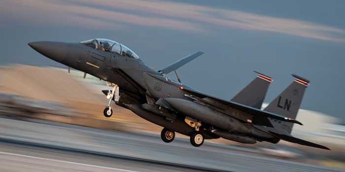 സമാധാനം ലക്ഷ്യമിട്ട് ‘ബോർഡ് ഓഫ് പീസ്’ പ്രഖ്യാപിച്ച് 24 മണിക്കൂർ തികയും മുൻപ് ഇറാനെതിരെ യുദ്ധകാഹളം!! കേരിയർ സ്‌ട്രൈക്ക് ഗ്രൂപ്പ് അടുത്ത ദിവസങ്ങളിൽ അറേബ്യൻ കടലിലേക്കോ പേർഷ്യൻ ഗൾഫിലേക്കോ എത്തും… ഇത് ട്രംപിന്റെ പതിവ് സമ്മർദ തന്ത്രം, ഭീഷണികൾക്കൊപ്പം നയതന്ത്ര പിൻവാതിലുകളും തുറന്നിടും- വിദ​ഗ്ദർ