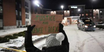 തൊടുന്നതെല്ലാം ചെന്നെത്തുന്നത് ആനമണ്ടത്തരത്തിൽ!! ട്രംപിന്റെ കുടിയേറ്റ വേട്ട തിരിച്ചടി നൽകും? മിന്നിയാപ്പോളിസ് അക്രമം മിഡ്ടേം തെരഞ്ഞെടുപ്പിനെ ബാധിക്കുമെന്ന ആശങ്കയിൽ റിപ്പബ്ലിക്കൻ ക്യാമ്പ്… സർവേ റിപ്പോർട്ടുകൾക്ക് നേരെ മുഷ്ടി ചുരുട്ടി അമേരിക്കൻ പ്രസിഡന്റ്, വ്യാജ സർവേകൾക്കെതിരെ കേസുകൊടുക്കുമെന്ന് ഭീഷണി…