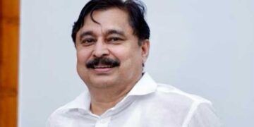 തവനൂരിൽ ഒരു പാലം നിർമിക്കുന്നതിനെതിരെ കോടതിയിൽ പോയ ആളാണ് ഇ. ശ്രീധരൻ, റെയിൽവേ ചുമതലയുള്ള മന്ത്രിയെന്ന നിലയിൽ അതിവേഗ റെയിൽ പദ്ധതിയുമായി ബന്ധപ്പെട്ട ഫയലുകളൊന്നും എനിക്കു വന്നിട്ടില്ല!! കേരളത്തിന് ഗുണകരമാകുന്ന ഏത് പദ്ധതിയും ഇരുകൈയും നീട്ടി സ്വീകരിക്കുക എന്നതാണ് ഞങ്ങളുടെ നിലപാട്- മന്ത്രി വി. അബ്ദുറഹിമാൻ