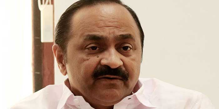 പാർട്ടി തന്നെ പോലീസ് സ്റ്റേഷനും കോടതിയുമാകുവാണോ? രക്തസാക്ഷിയുടെ പണം കവർന്നെടുത്തവർക്കെതിരേ എന്തുകൊണ്ട് പോലീസ് നടപടി സ്വീകരിക്കുന്നില്ല? എസ്ഐടി ഇടക്കാല കുറ്റപത്രം പോലും സമർപ്പിക്കാതെ കുറ്റവാളികൾക്ക് ജാമ്യം ലഭിക്കാനുളള സാഹചര്യം ഒരുക്കി, ജാമ്യം കുറ്റവാളികൾ പുറത്തിറങ്ങി തെളിവുകൾ നശിപ്പിക്കാൻ അവസരമൊരുക്കും- വിഡി സതീശൻ