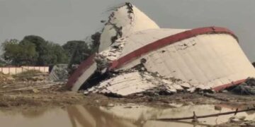 21 കോടി ചെലവഴിച്ച് 33 ​ഗ്രാമങ്ങൾക്കുവേണ്ടി നിർമിച്ച കൂറ്റൻ ജലസംഭരണി ഉദ്ഘാടനത്തിനു മുൻപ് നിലംപൊത്തി , 11 ലക്ഷം ലിറ്റർ വെള്ളം കൊള്ളുന്ന സംഭരണി കപ്പാസിറ്റി ടെസ്റ്റി’നിടെ 9 ലക്ഷം ലിറ്ററെത്തിയപ്പോഴേക്കും വിള്ളൽവീണു പിന്നാലെ തകർന്നുവീണു, ഏഴുപേർ അറസ്റ്റിൽ- Video