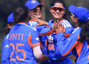 പെങ്ങന്മാർ തൂത്തുവാരി, ഇനി ആങ്ങളമാരുടെ ഊഴം; ഏഷ്യാകപ്പിൽ  പാക്കിസ്ഥാനെ തുരത്തി ഇന്ത്യൻ പെൺപട; എട്ടു വിക്കറ്റിന്റെ മിന്നും വിജയം